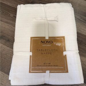 OVO White Tablecloth